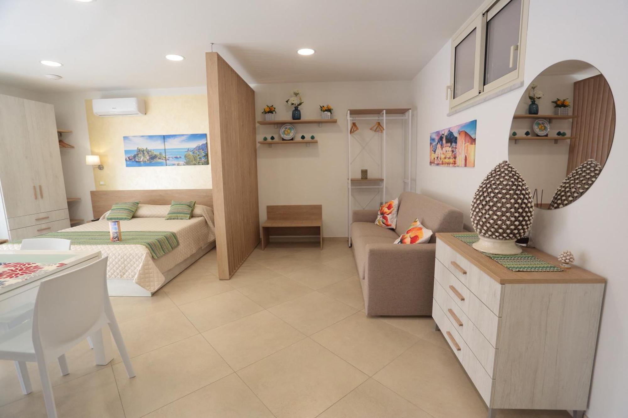 Theos Holidays Apartments Giardini-Naxos Exterior foto
